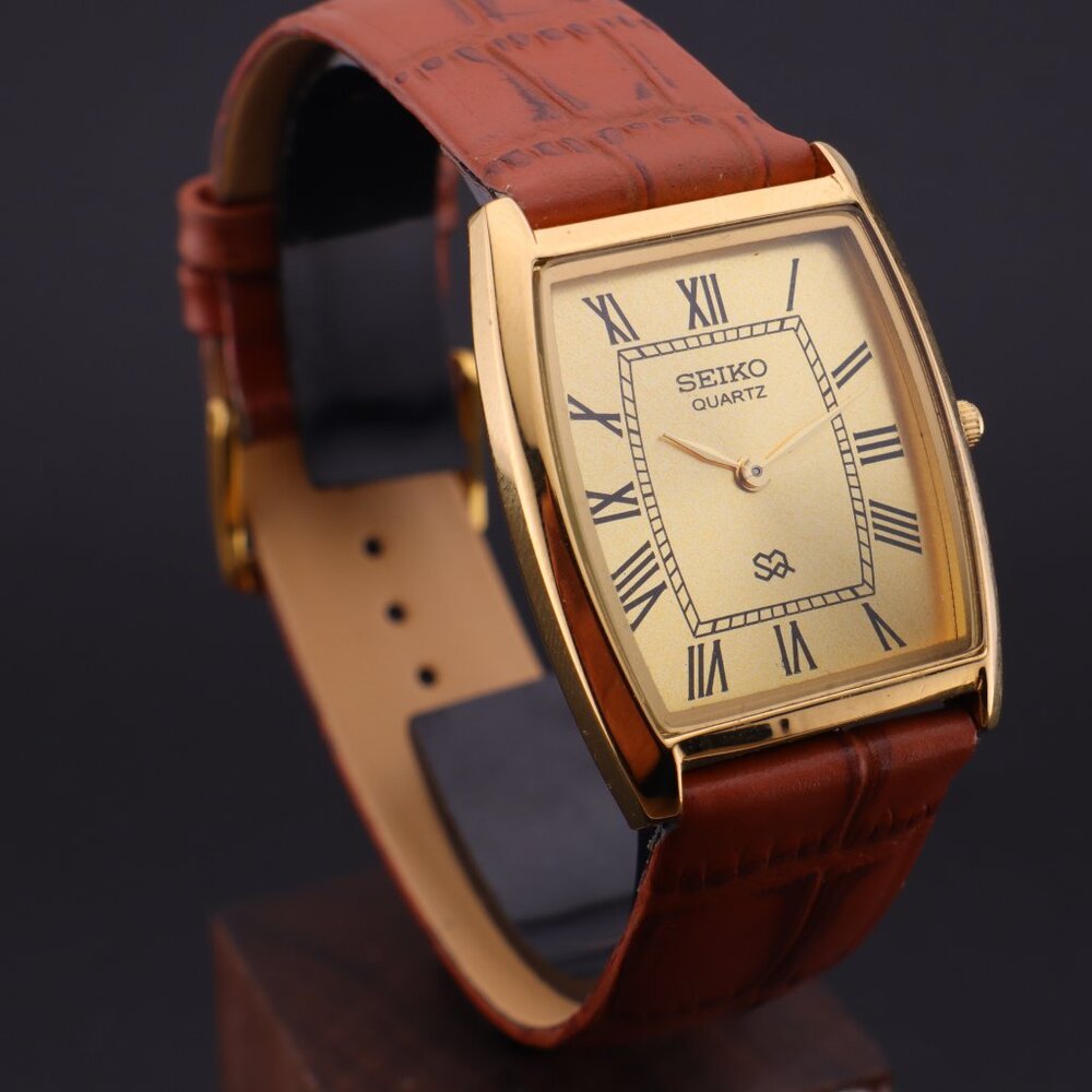 Vintage Seiko Slim Tonneau Tank  Quartz Gentlemen's Wrist Watch  - FREE SHIPPING